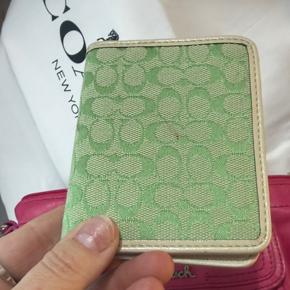 Coach Bundle. Pink crossbody. Green cardholder. Black wallet. White large bag. - Picture 7 of 17